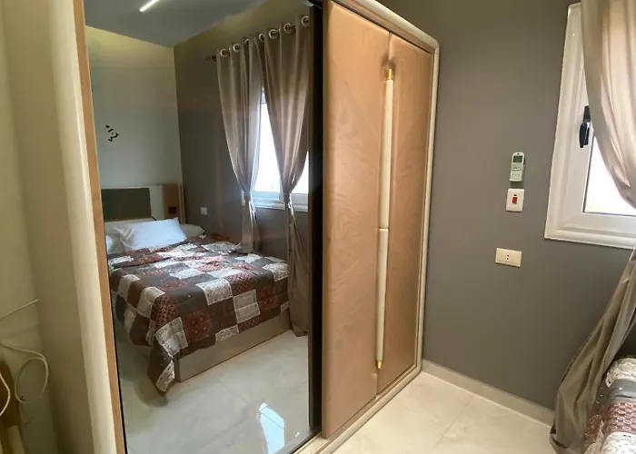 Private Apartment *