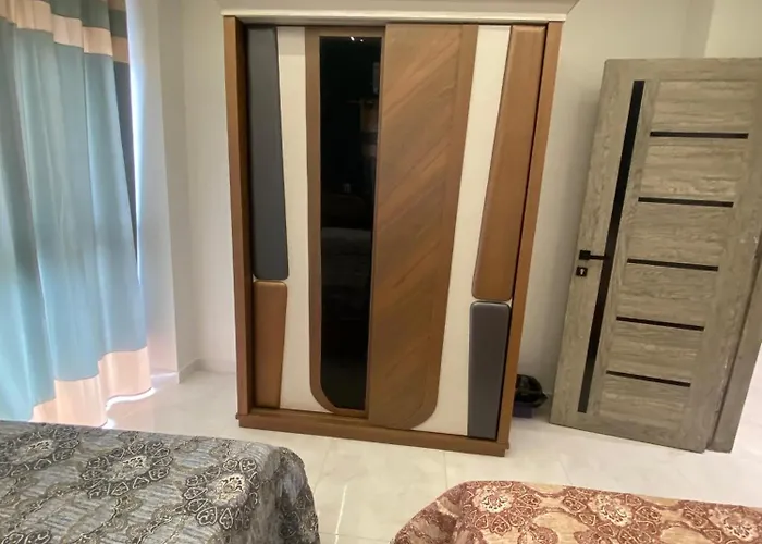 Private Apartment *